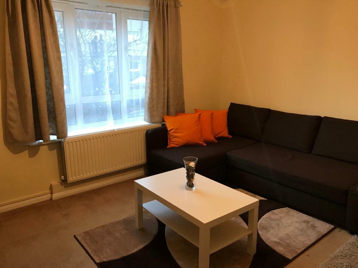 Cozy Apartment In Stratford From 18 Minutes To Central Лондон Екстериор снимка