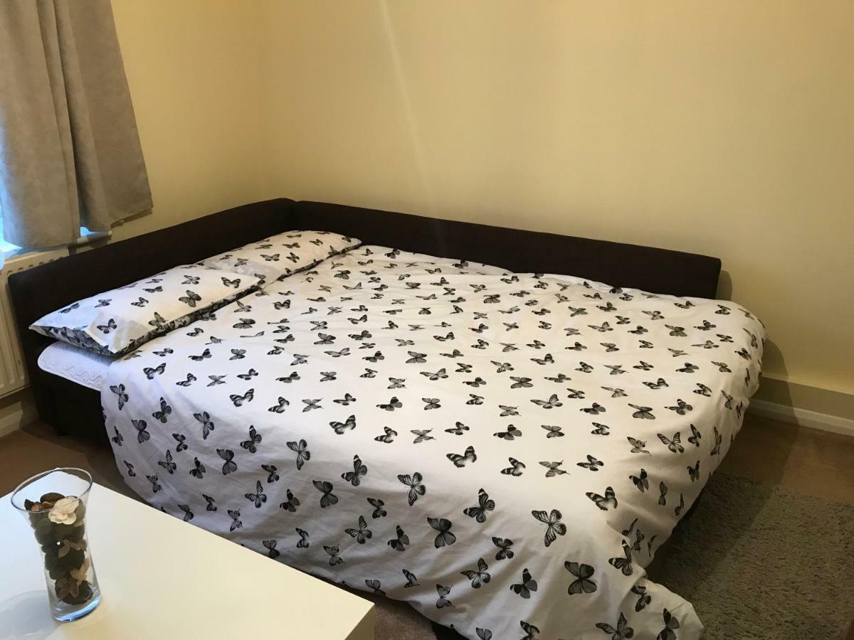 Cozy Apartment In Stratford From 18 Minutes To Central Лондон Екстериор снимка